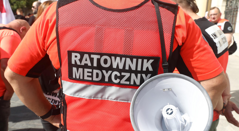 Samorząd wyznaczył składkę dla ratowników medycznych. Jej wysokość wywołała burzę