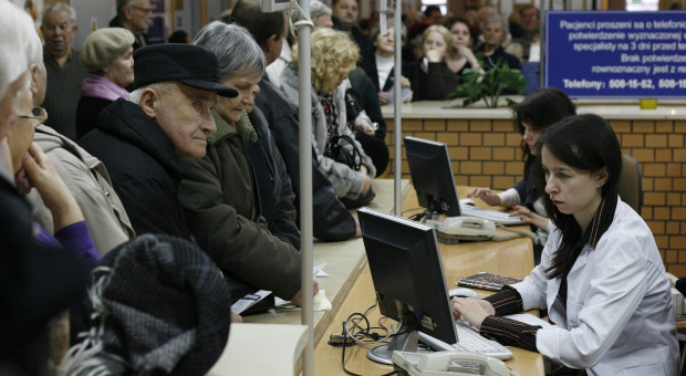 Bez aplikacji albo IKP zapisać się do lekarza w Centralnej e-Rejestracji nie jest łatwo