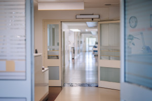 Gwałtowny spadek porodów, 40 mln zł strat. Papieskie miasto zawiesza kluczowe oddziały