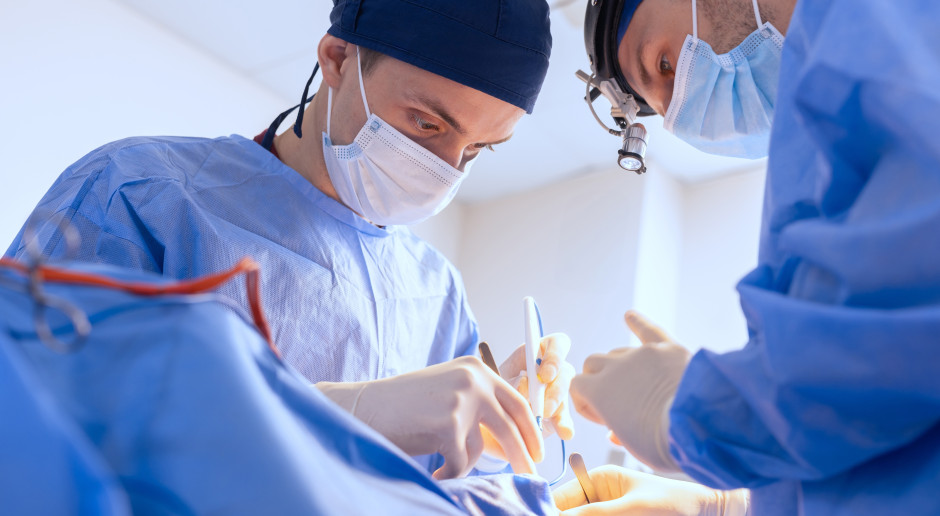 Guz na pół klatki piersiowej, kolejny w głowie. Miała tylko jeden objaw