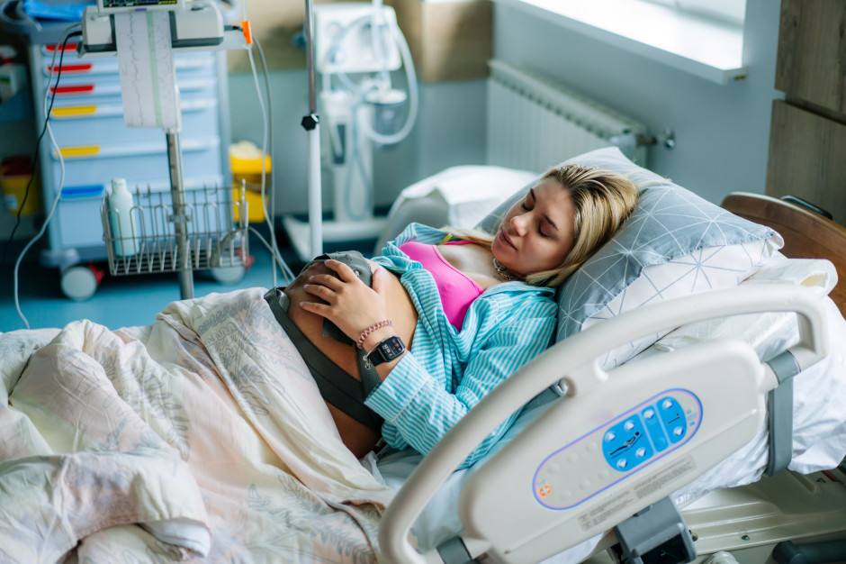 Pokój narodzin zamiast porodówki. Rozporządzenie na finiszu, sprawdzamy, które uwagi uwzględniono