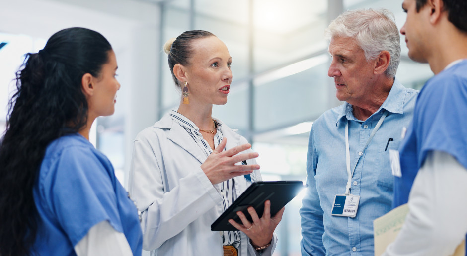 Od 4806 zł do 14990 zł – ministerstwo określa stawki płac na ten rok. Dotyczą konkretnych grup pracowników