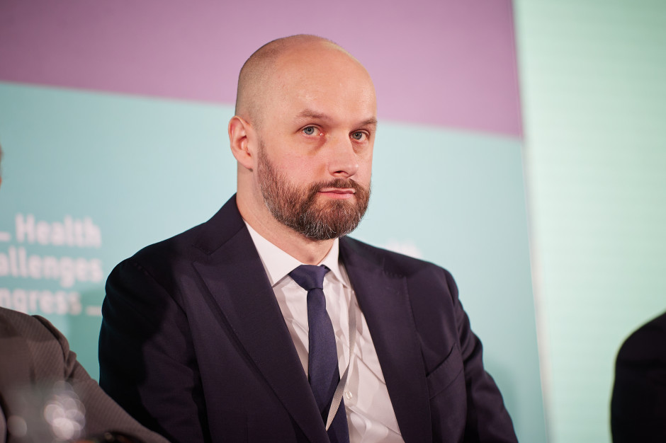 GIF o kulisach sprzedaży sieci aptek. Zaskakująca transakcja sprytnym obejściem prawa?