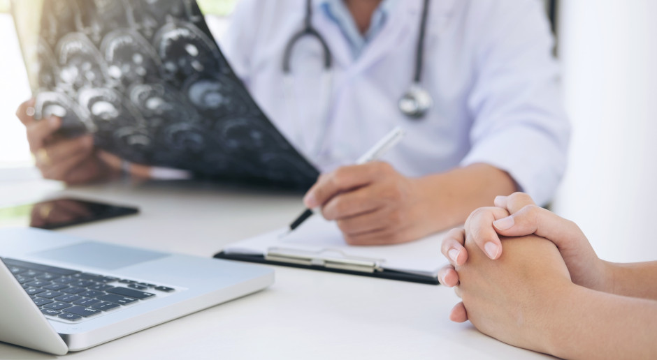 Drastyczny spadek finansowania drugiego pod względem liczby pacjentów programu lekowego. "Ucierpią chorzy"