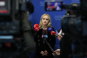 Koniec z podwyżkami dla pielęgniarek, lekarzy, opiekunów i diagnostów w lipcu. Ministra zdradza nowy plan