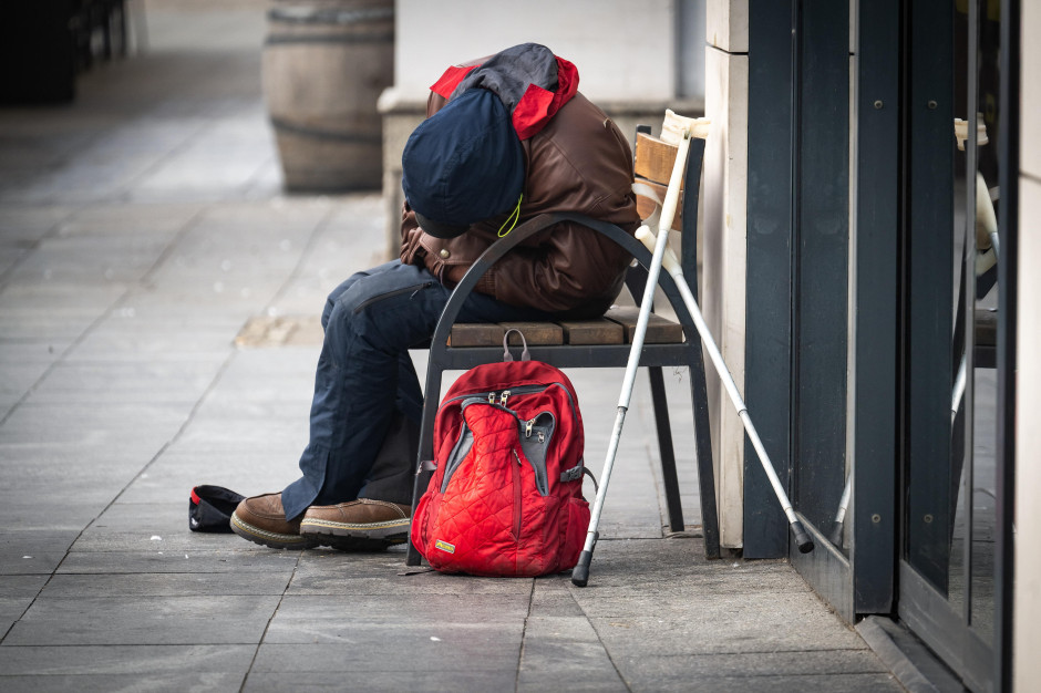 Przymusowe leczenie bezdomnych i nietrzeźwych. Ministerstwo Zdrowia odpowiada