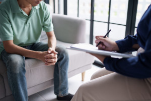 Senat zaproponował poprawki w ustawie o zawodzie psychologa. Doraźne wsparcie dziecka w kryzysie bez rodzica