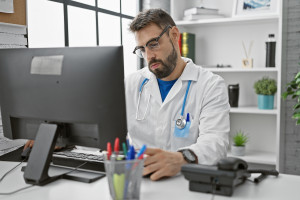 Cyfryzacja medycyny pracy przyspiesza – MZ odrzuca uwagi z konsultacji