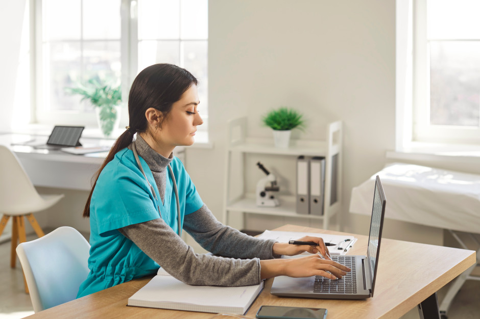 Pielęgniarki z nowym obowiązkiem od tego roku. Ile mają czasu w realizację?