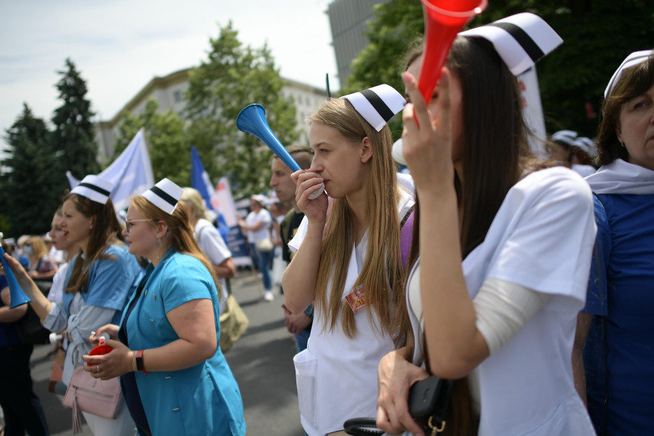 Rząd zmieni podwyżki medykom. Związkowcy zapowiadają protesty