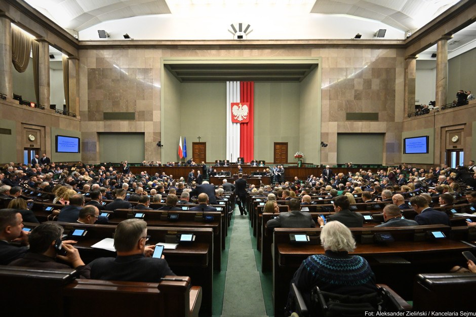 Legalny pobyt do 2027 roku, zmiany w dostępie do leczenia. Nowe reguły dla obywateli Ukrainy