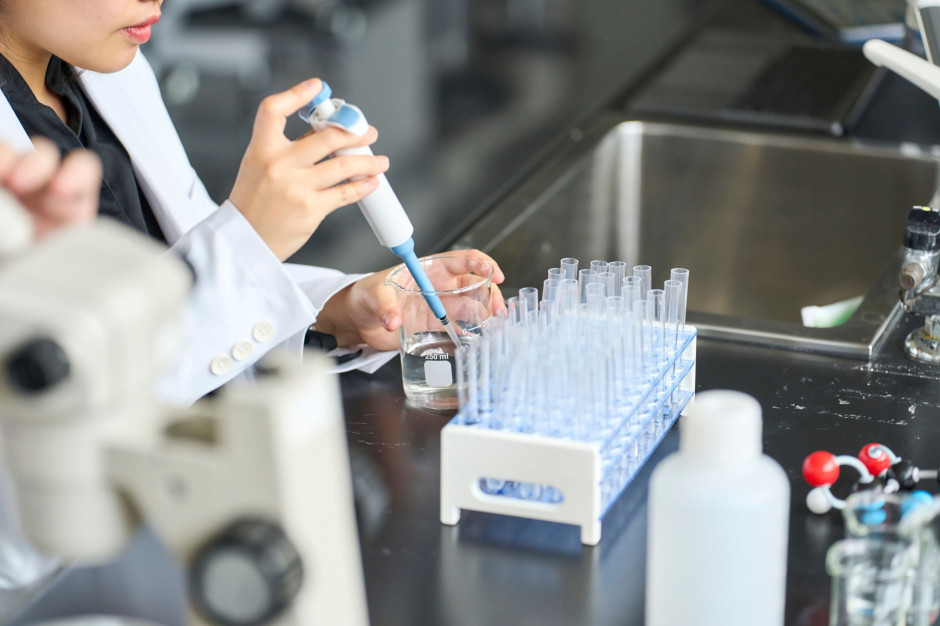 Upada mit "big pharmy" o jej miliardowych wydatkach na rozwój leków. UE proponuje jawność finansowania