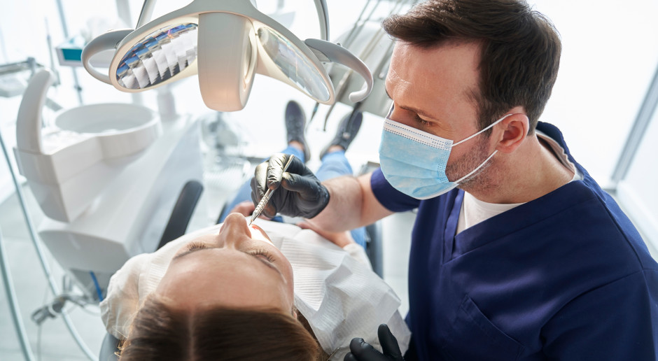 Plomby kosztują tu 50 zł. Polacy korzystają