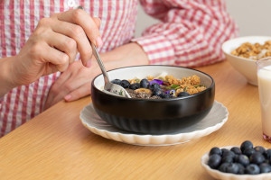 Wystarczą dwa dni, a waga leci w dół. Naukowcy zbadali dietę owsiankową