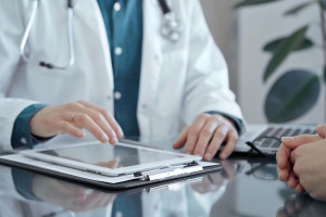 Cyfrowe zapisy do lekarza, otwarte dane i informacje o zasobach. Priorytety w e-zdrowiu