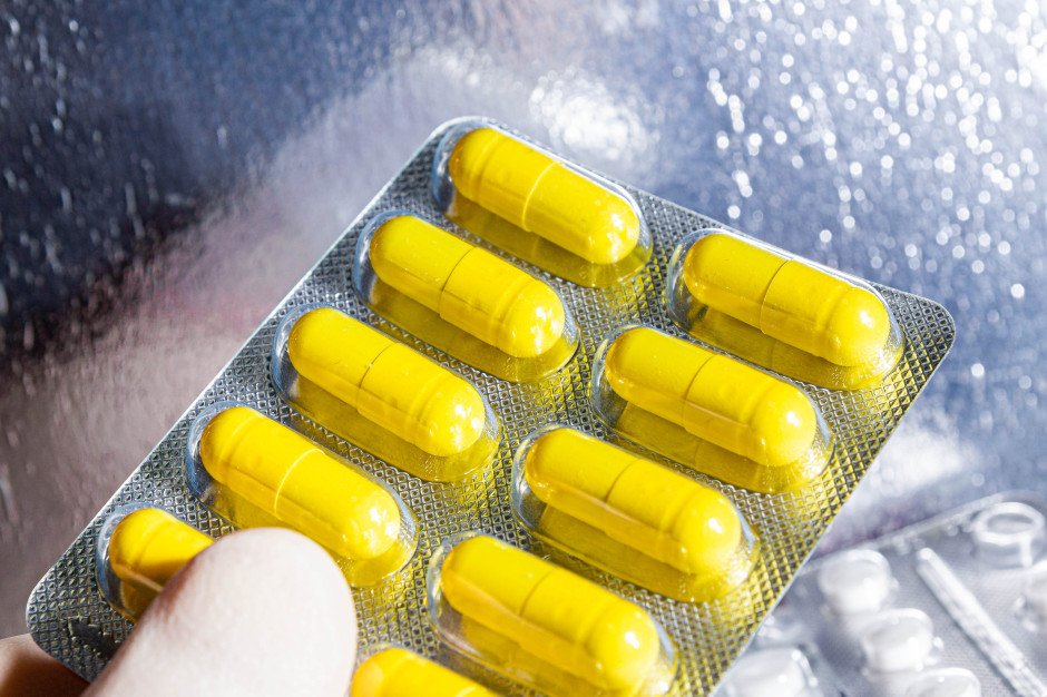 Nowy HIT wśród suplementów. U zdrowych osób może podziurawić jelita