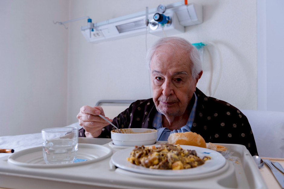 Seniorzy porzucani w szpitalach. Jest plan zmiany, padł termin