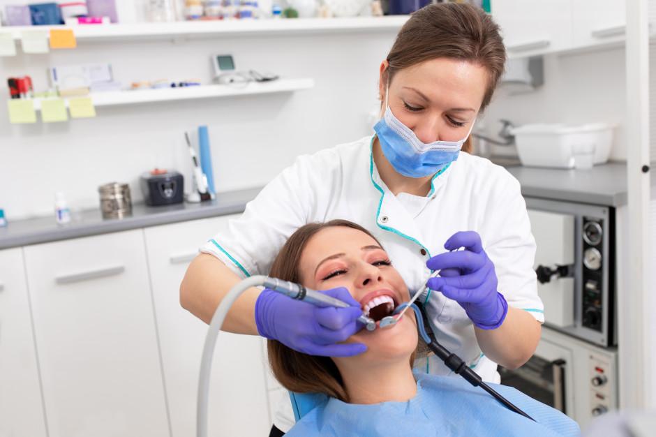 Trzy razy w roku należy się za darmo "na NFZ". Polacy nie wiedzą i płacą