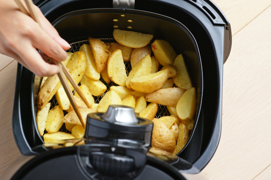 Użytkownicy air fryerów muszą uważać. Prosty błąd może rujnować zdrowie