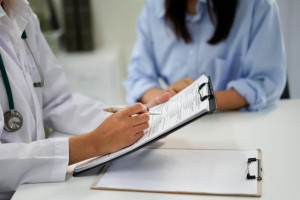 Zagraniczny wyjazd lub prezent? Ta grupa lekarzy musi się wytłumaczyć