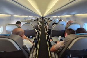 Nowe ograniczenia w samolotach. Linie lotnicze zaostrzają zasady