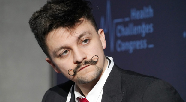 "To nie walka z kominami płacowymi". Rezydenci krytycznie o reformie