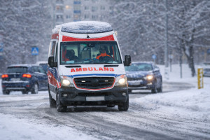 Sanepid zaleca powrót do maseczek. Chorych przybywa w zawrotnym tempie