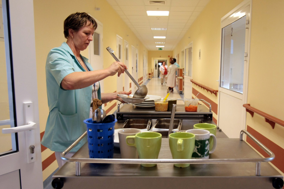 Ile pieniędzy dostaną szpitale na żywienie pacjentów? NFZ podał kwotę i termin