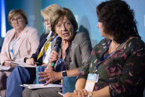 Kto wziąłby odpowiedzialność za życie dziecka? Profesor Ewa Helwich o kulisach odwołania