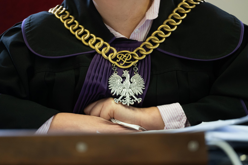 Spisek dentysty i ortopedy? Bójka, mgła mózgowa, płonące auto i finał w sądzie