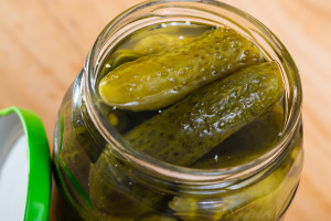 Dodawany na potęgę, starannie ukrywany. Miażdży serce, dewastuje wątrobę