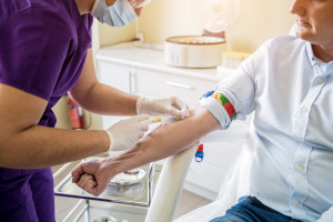 Popularne badanie, to wyrzucanie pieniędzy w błoto. Lekarz bije na alarm