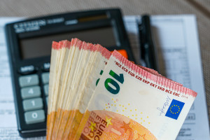 Polacy też na celowniku. Niemcy chcą zwrotu 300 euro od każdego