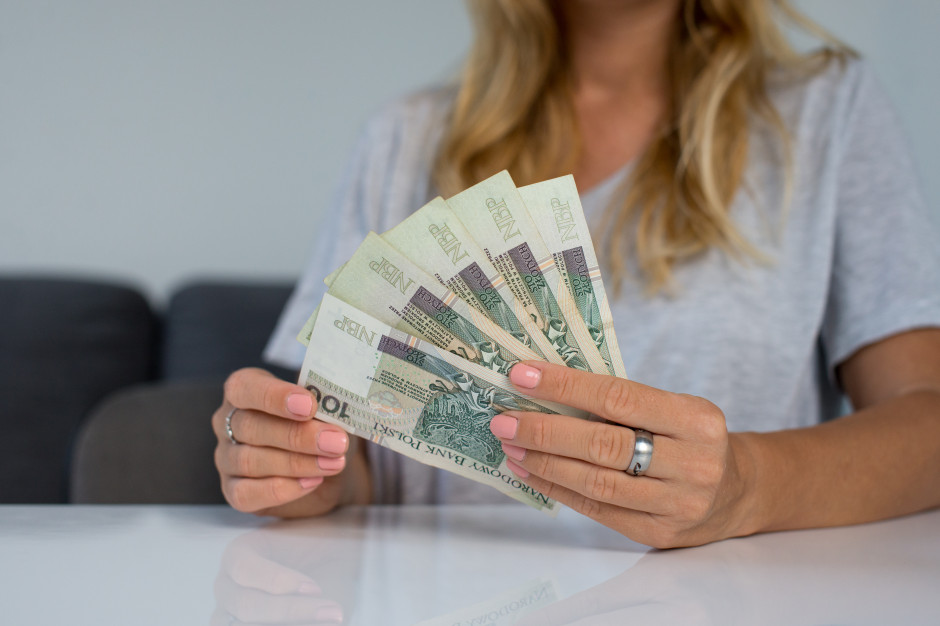 Wypłata 800 plus zagrożona. Tysiące polskich rodziców może stracić ciągłość wypłat