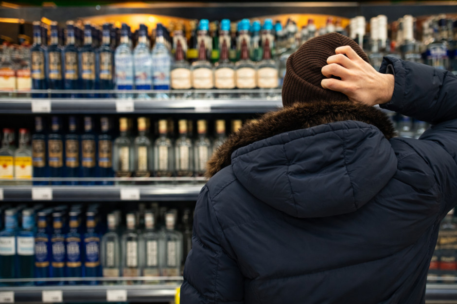 Jak piją Polacy? 84 proc. obywateli ma ten sam "zwyczaj"