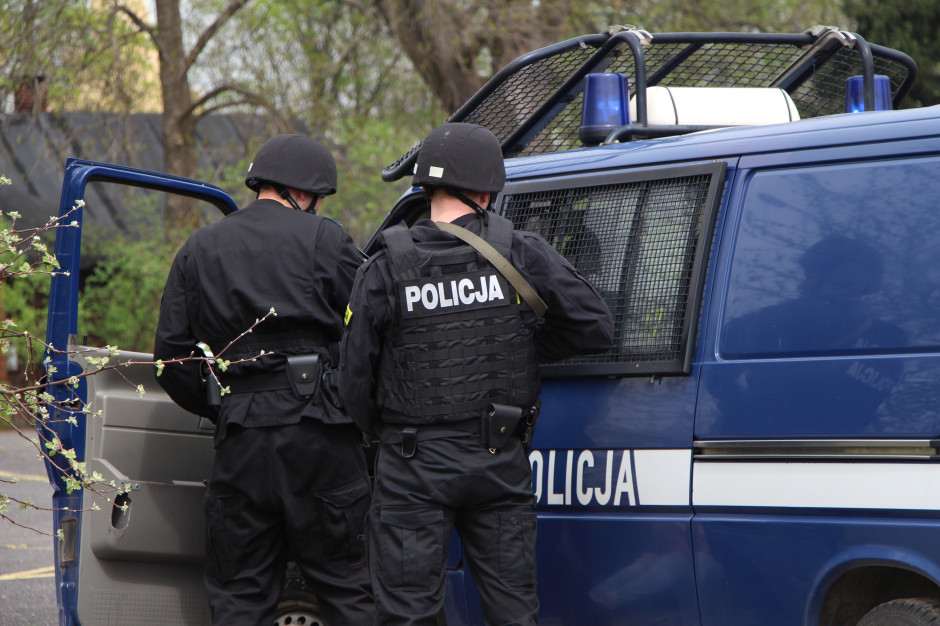 Uzbrojeni i poza kontrolą. Zdrowie psychiczne funkcjonariuszy niewidoczne dla systemu