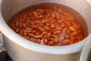 Niedogotowana jest zagrożeniem dla zdrowia. Babcie wiedziały, co robią