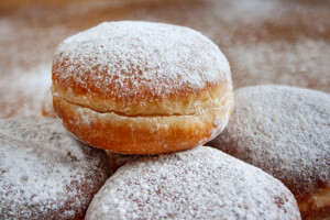 Pestycydy i szkodliwe oleje w pączkach z marketów. Żaden nie dostał dobrej oceny