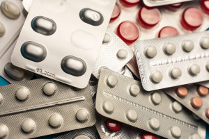 Zakazany w Finlandii, w Polsce od 23 lat bez recepty. Co z bezpieczeństwem znanego leku?