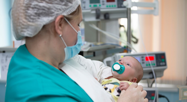 Rodzice ryzykują, że wpadną w lukę systemową. Sprawdziliśmy, jak wygląda odraczanie szczepień