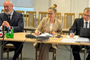 Szpitale zapowiadają demonstrację, medycy sprzeciw wobec zamrożenia płac. Trójstronny zespół przed trudnym posiedzeniem