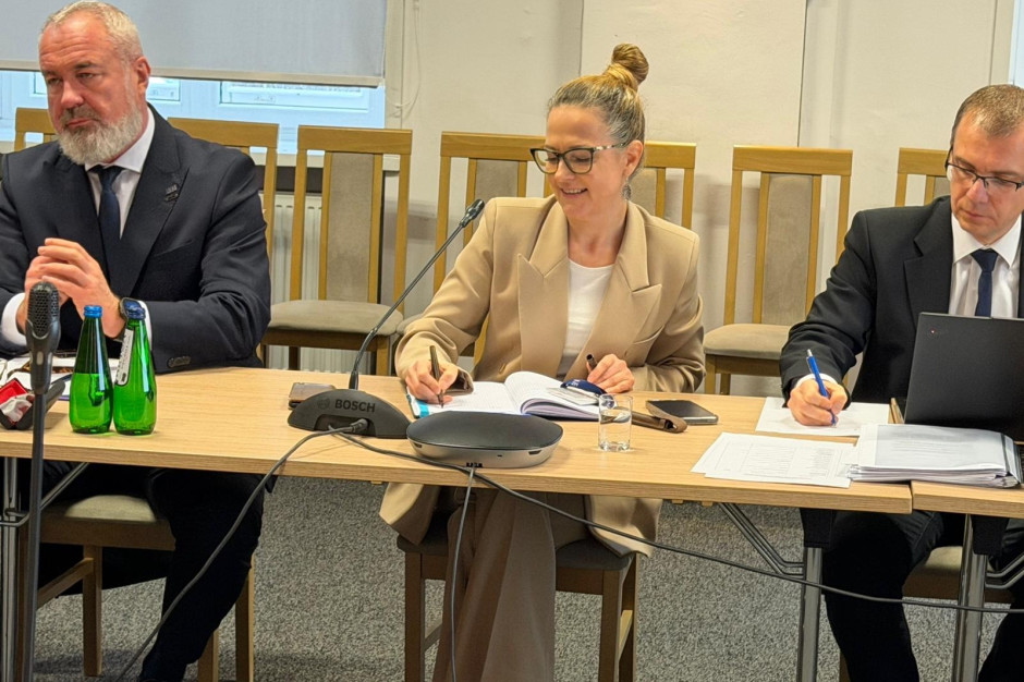 Szpitale zapowiadają demonstrację, medycy sprzeciw wobec zamrożenia płac. Trójstronny zespół przed trudnym posiedzeniem