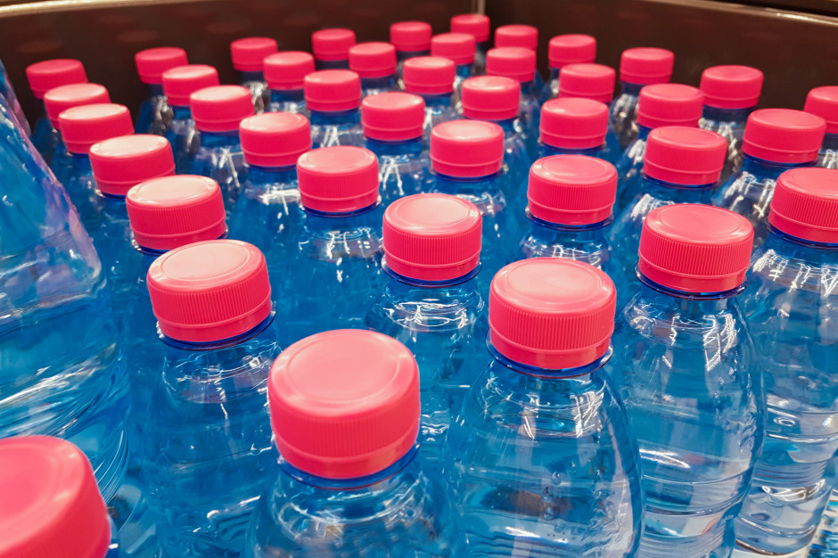 Zbadali wody mineralne z supermarketu. Połowa z toksycznymi "dodatkami"