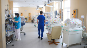 Znikają nawet najlepsze porodówki. Ministra zdrowia mówi, co z wycenami