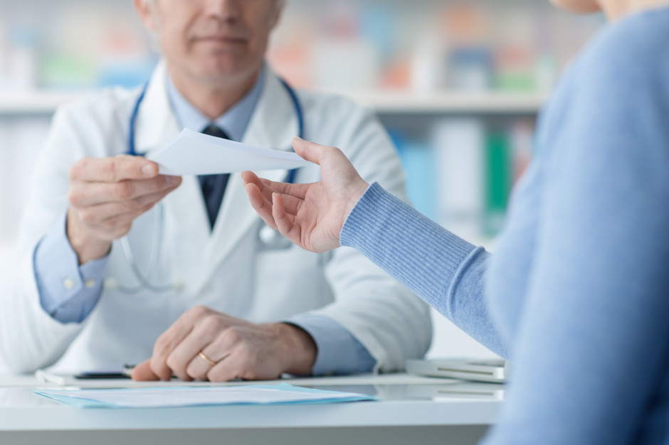 Pacjenci tracą setki złotych przez niewiedzę. Te badania na NFZ zleci lekarz rodzinny [LISTA 2026]