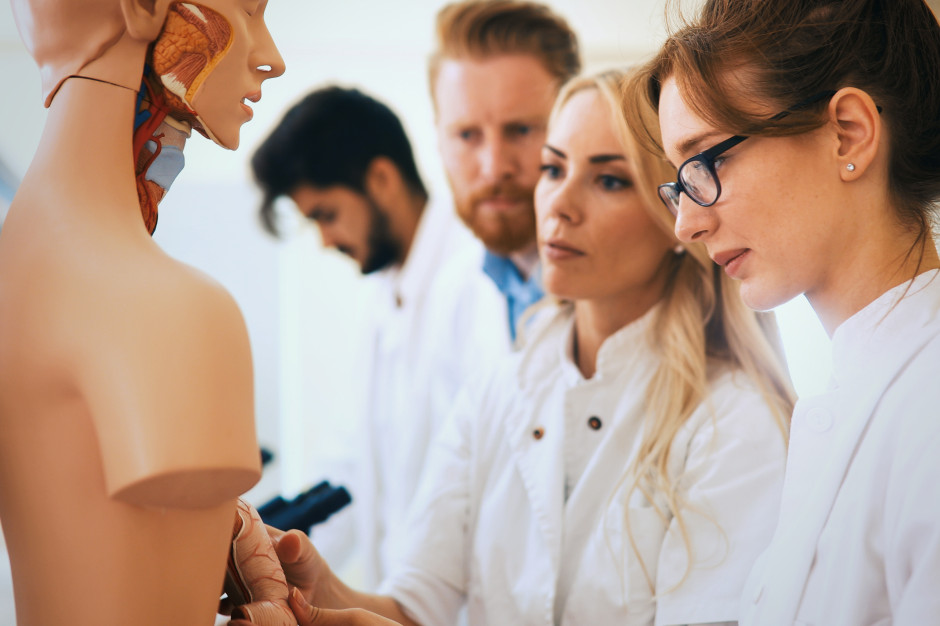 Rezydenci piszą w sprawie nowych kierunków lekarskich. "Karygodnie zaniżają poziom"