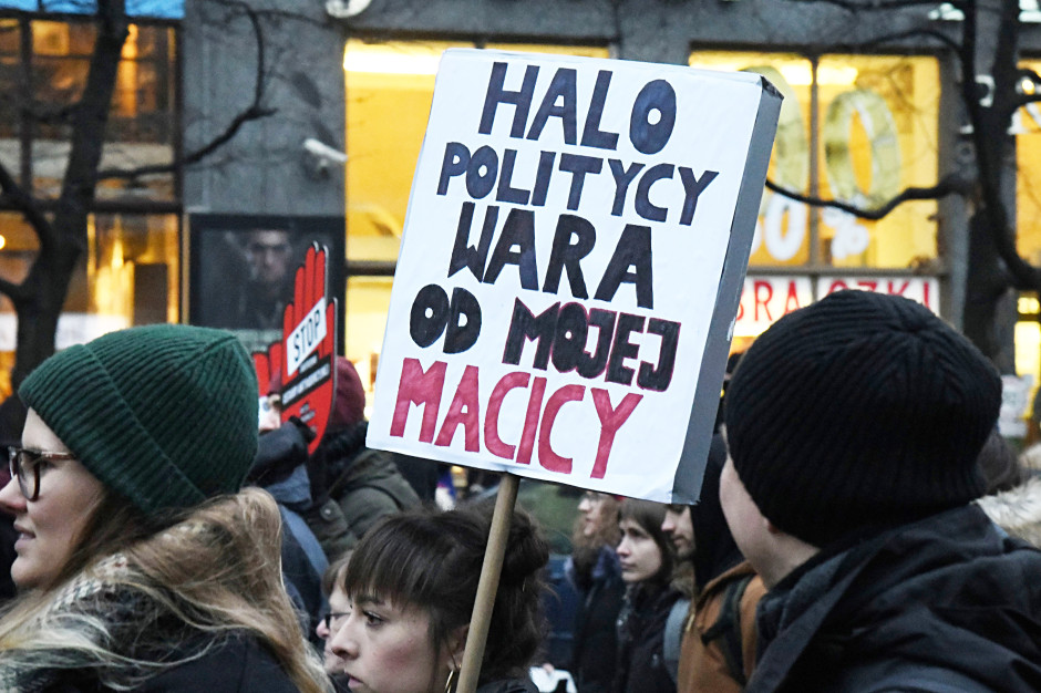 Projekt bez kontrowersyjnego zapisu o rejestrze ciąż. W grze miliardy z KPO