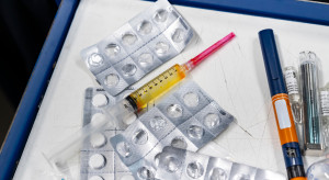 Zestaw przeciwwstrząsowy po nowemu. Ministerstwo Zdrowia odpowiada na uwagi