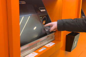 Banki ostrzegają przed kryzysem. Tyle pieniędzy lepiej mieć w domu