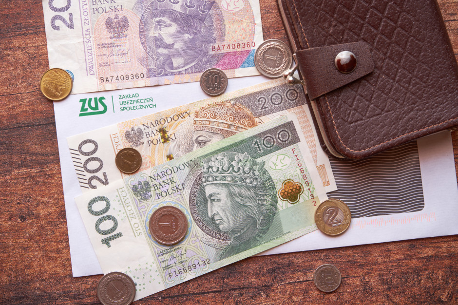 Emeryci muszą podpisać, bo pieniądze przepadną. 30 kwietnia mija termin